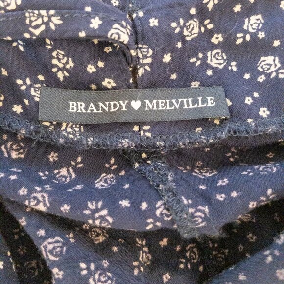 Brandy Melville Navy Floral Wrap Skirt – One Size | Effortless Everyday Style - Picture 3 of 3